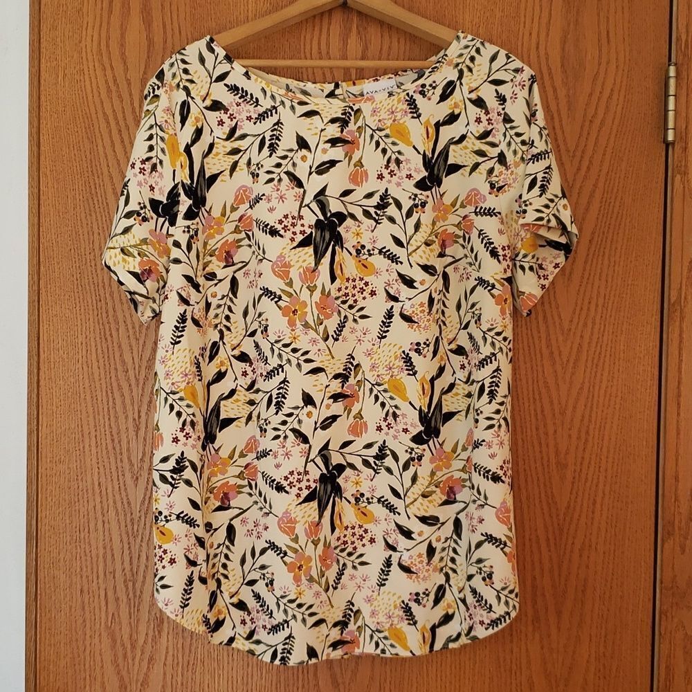 NWOT Ava & Viv Cream Colored Floral Flowy Top Sz 1X